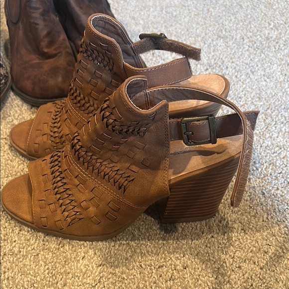 Maurice’s shoe bundle - Picture 3 of 17